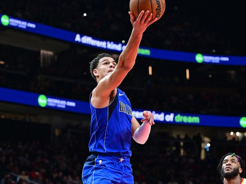 ATLANTA, GA - JANUARY 26: Josh Green #8 of the Dallas Mavericks drives to the basket during the game against the Atlanta Hawks on January 26, 2024 at State Farm Arena in Atlanta, Georgia.  NOTE TO USER: User expressly acknowledges and agrees that, by downloading and/or using this Photograph, user is consenting to the terms and conditions of the Getty Images License Agreement. Mandatory Copyright Notice: Copyright 2024 NBAE (Photo by Adam Hagy/NBAE via Getty Images)