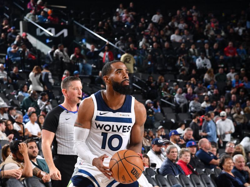 INGLEWOOD, CA - DECEMBER 4: Mike Conley #10 of the Minnesota Timberwolves shoots the ball during the game against the LA Clippers  during a regular season game on December 4, 2024 at Intuit Dome in Los Angeles, California. NOTE TO USER: User expressly acknowledges and agrees that, by downloading and/or using this Photograph, user is consenting to the terms and conditions of the Getty Images License Agreement. Mandatory Copyright Notice: Copyright 2024 NBAE (Photo by Juan Ocampo/NBAE via Getty Images)