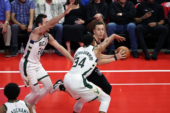 MIAMI, FL - NOVEMBER 28:  Duncan Robinson #55 of the Miami Heat handles the ball during the game  In-Season Tournament on November 28, 2023 at Miami-Dade Arena in Miami, Florida. NOTE TO USER: User expressly acknowledges and agrees that, by downloading and or using this Photograph, user is consenting to the terms and conditions of the Getty Images License Agreement. Mandatory Copyright Notice: Copyright 2023 NBAE (Photo by Robby Illanes/NBAE via Getty Images)