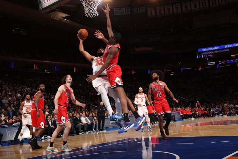 NEW YORK, NY - NOVEMBER 13: Karl-Anthony Towns #32 of the New York Knicks drives to the basket during the game against the Chicago Bulls on November 13, 2024 at Madison Square Garden in New York City, New York.  NOTE TO USER: User expressly acknowledges and agrees that, by downloading and or using this photograph, User is consenting to the terms and conditions of the Getty Images License Agreement. Mandatory Copyright Notice: Copyright 2024 NBAE  (Photo by Joe Murphy/NBAE via Getty Images)