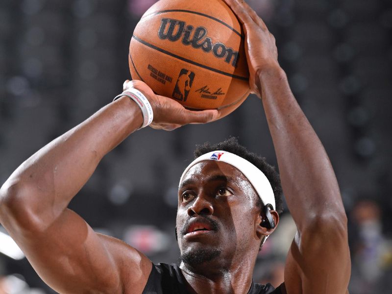 INGLEWOOD, CA - FEBRUARY 6: Pascal Siakam #43 of the Indiana Pacers warms up before the game against the LA Clippers on February 6, 2025 at Intuit Dome in Los Angeles, California. NOTE TO USER: User expressly acknowledges and agrees that, by downloading and/or using this Photograph, user is consenting to the terms and conditions of the Getty Images License Agreement. Mandatory Copyright Notice: Copyright 2025 NBAE (Photo by Juan Ocampo/NBAE via Getty Images)