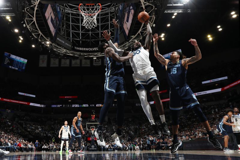 MINNEAPOLIS, MN -  JANUARY 11: Julius Randle #30 of the Minnesota Timberwolves drives to the basket during the game Memphis Grizzlies on January 11, 2025 at Target Center in Minneapolis, Minnesota. NOTE TO USER: User expressly acknowledges and agrees that, by downloading and or using this Photograph, user is consenting to the terms and conditions of the Getty Images License Agreement. Mandatory Copyright Notice: Copyright 2025 NBAE (Photo by Jordan Johnson/NBAE via Getty Images)