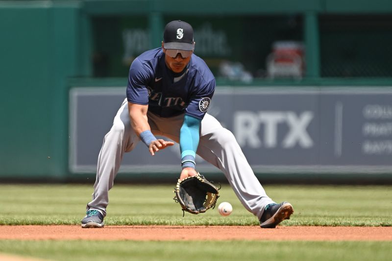 May 26, 2024; Washington, District of Columbia, USA;Seattle Mariners second baseman Jorge Polanco (7) fields a ground ball against the Washington Nationals during the first inning at Nationals Park. Mandatory Credit: Rafael Suanes-USA TODAY Sports