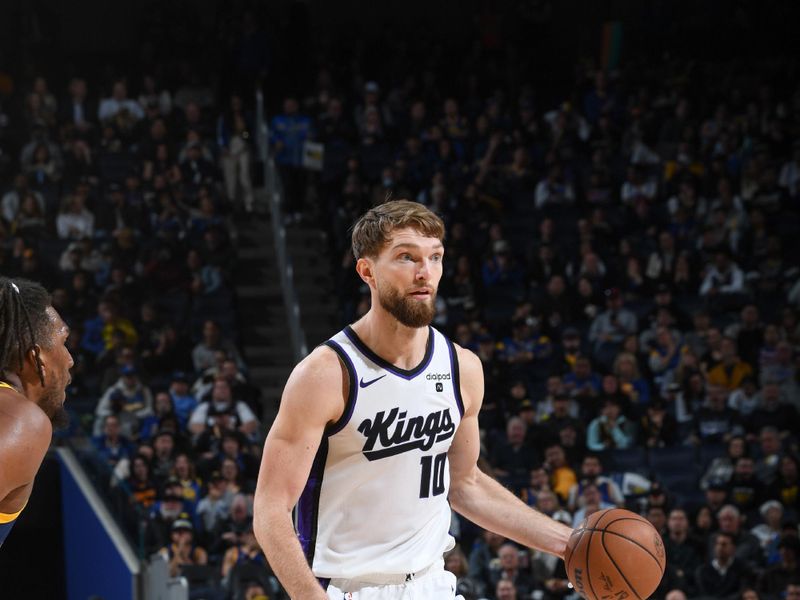 SAN FRANCISCO, CA - JANUARY 25:  Domantas Sabonis #10 of the Sacramento Kings handles the ball during the game  on January 25, 2024 at Chase Center in San Francisco, California. NOTE TO USER: User expressly acknowledges and agrees that, by downloading and or using this photograph, user is consenting to the terms and conditions of Getty Images License Agreement. Mandatory Copyright Notice: Copyright 2024 NBAE (Photo by Noah Graham/NBAE via Getty Images)