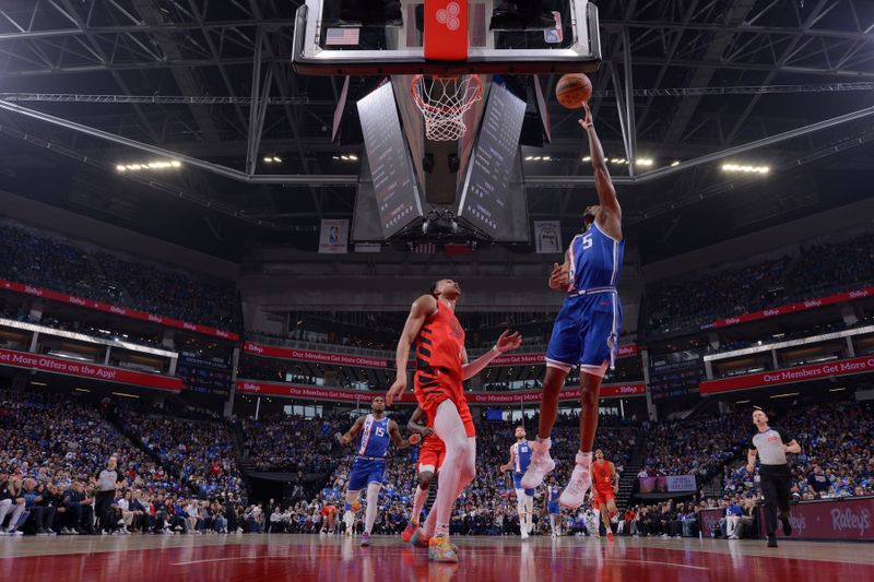 SACRAMENTO, CA - APRIL 14:  De'Aaron Fox #5 of the Sacramento Kings goes to the basket during the game on April 14, 2024 at Golden 1 Center in Sacramento, California. NOTE TO USER: User expressly acknowledges and agrees that, by downloading and or using this Photograph, user is consenting to the terms and conditions of the Getty Images License Agreement. Mandatory Copyright Notice: Copyright 2024 NBAE (Photo by Rocky Widner/NBAE via Getty Images)