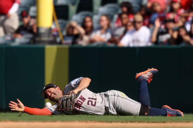 Sep 15, 2024; Anaheim, California, USA;  Houston Astros second baseman Jose Altuve (21) falls trying to catch the ball during the ninth inning against the Los Angeles Angels at Angel Stadium. Mandatory Credit: Kiyoshi Mio-Imagn Images