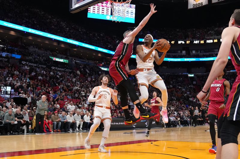 MIAMI, FL - FEBRUARY 7: Malaki Branham #22 of the San Antonio Spurs shoots the ball during the game against the Miami Heat on February 7, 2024 at Kaseya Center in Miami, Florida. NOTE TO USER: User expressly acknowledges and agrees that, by downloading and or using this Photograph, user is consenting to the terms and conditions of the Getty Images License Agreement. Mandatory Copyright Notice: Copyright 2024 NBAE (Photo by Eric Espada/NBAE via Getty Images)