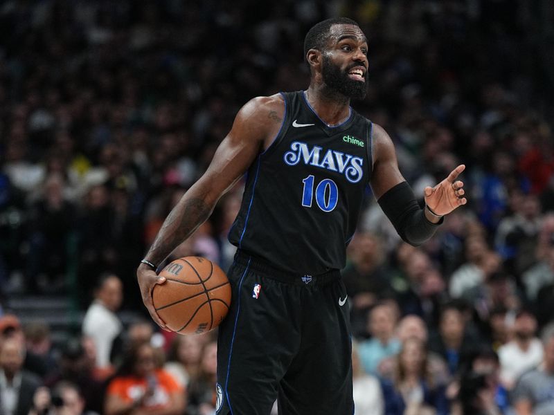 DALLAS, TX - JANUARY 24: Tim Hardaway Jr. #10 of the Dallas Mavericks sets the play during the game against the Phoenix Suns on January 24, 2024 at the American Airlines Center in Dallas, Texas. NOTE TO USER: User expressly acknowledges and agrees that, by downloading and or using this photograph, User is consenting to the terms and conditions of the Getty Images License Agreement. Mandatory Copyright Notice: Copyright 2024 NBAE (Photo by Glenn James/NBAE via Getty Images)