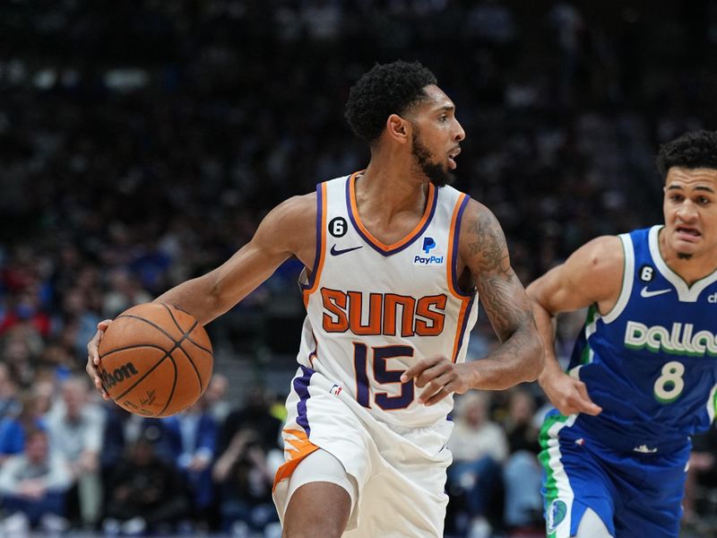 DALLAS, TX - DECEMBER 5: Cameron Payne #15 of the Phoenix Suns handles the ball during the game against the Dallas Mavericks on December 5, 2022 at the American Airlines Center in Dallas, Texas. NOTE TO USER: User expressly acknowledges and agrees that, by downloading and or using this photograph, User is consenting to the terms and conditions of the Getty Images License Agreement. Mandatory Copyright Notice: Copyright 2022 NBAE (Photo by Glenn James/NBAE via Getty Images)