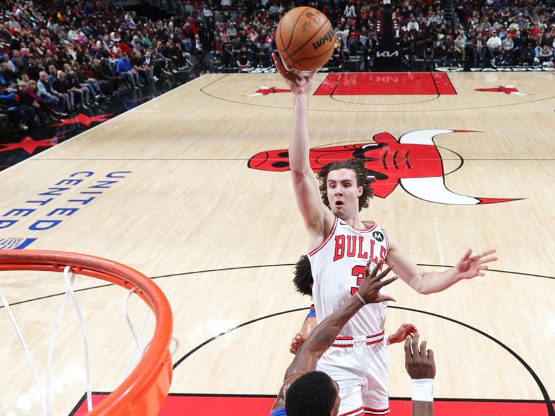 CHICAGO, IL - FEBRUARY 11: Josh Giddey #3 of the Chicago Bulls shoots the ball during the game against the Detroit Pistons on February 11, 2025 at United Center in Chicago, Illinois. NOTE TO USER: User expressly acknowledges and agrees that, by downloading and or using this photograph, User is consenting to the terms and conditions of the Getty Images License Agreement. Mandatory Copyright Notice: Copyright 2025 NBAE (Photo by Jeff Haynes/NBAE via Getty Images)