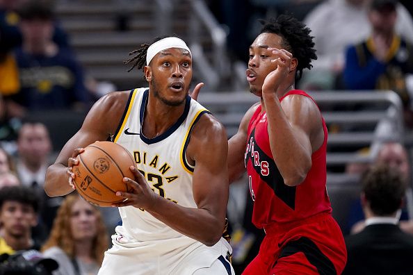 INDIANAPOLIS, INDIANA - NOVEMBER 22: Myles Turner #33 of the Indiana Pacers handles the ball while being guarded by Scottie Barnes #4 of the Toronto Raptors in the fourth quarter at Gainbridge Fieldhouse on November 22, 2023 in Indianapolis, Indiana. NOTE TO USER: User expressly acknowledges and agrees that, by downloading and or using this photograph, User is consenting to the terms and conditions of the Getty Images License Agreement. (Photo by Dylan Buell/Getty Images)