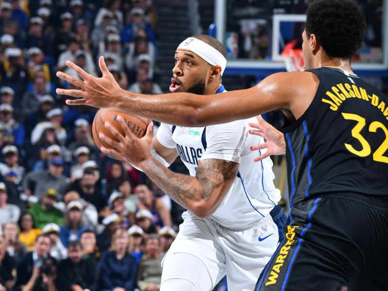 PHOENIX, AZ - NOVEMBER 12: Daniel Gafford #21 of the Dallas Mavericks handles the ball during the game against the Golden State Warriors during the Emirates NBA Cup game on November 12, 2024 at Footprint Center in Phoenix, Arizona. NOTE TO USER: User expressly acknowledges and agrees that, by downloading and or using this photograph, user is consenting to the terms and conditions of the Getty Images License Agreement. Mandatory Copyright Notice: Copyright 2024 NBAE (Photo by Barry Gossage/NBAE via Getty Images)