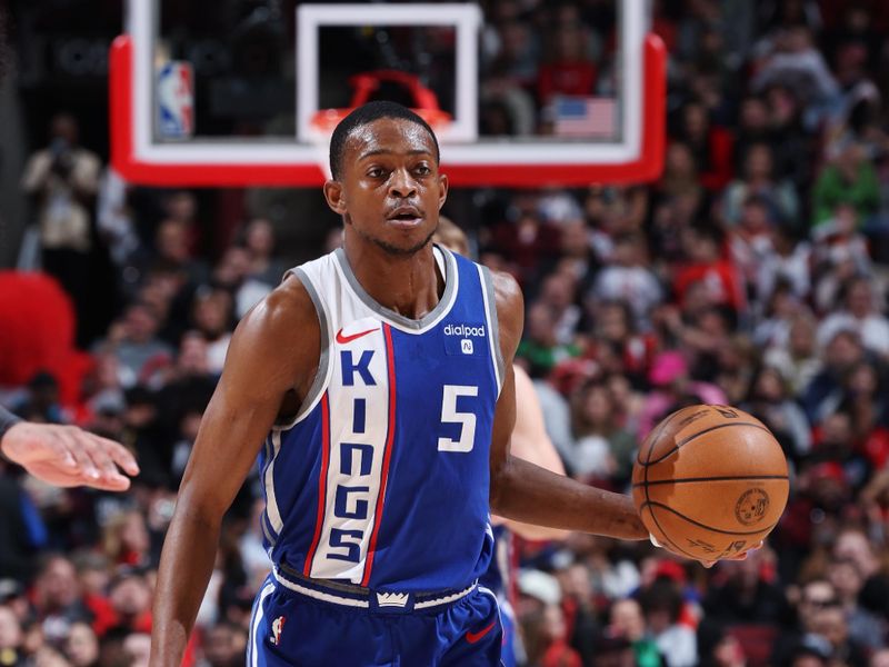 CHICAGO, IL - FEBRUARY 3: De'Aaron Fox #5 of the Sacramento Kings dribbles the ball during the game against the Chicago Bulls on February 3, 2024 at United Center in Chicago, Illinois. NOTE TO USER: User expressly acknowledges and agrees that, by downloading and or using this photograph, User is consenting to the terms and conditions of the Getty Images License Agreement. Mandatory Copyright Notice: Copyright 2024 NBAE (Photo by Jeff Haynes/NBAE via Getty Images)