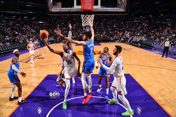 PHOENIX, AZ - NOVEMBER 12: Kevin Durant #35 of the Phoenix Suns drives to the basket during the game against the Oklahoma City Thunder on November 12, 2023 at Footprint Center in Phoenix, Arizona. NOTE TO USER: User expressly acknowledges and agrees that, by downloading and or using this photograph, user is consenting to the terms and conditions of the Getty Images License Agreement. Mandatory Copyright Notice: Copyright 2023 NBAE (Photo by Barry Gossage/NBAE via Getty Images)