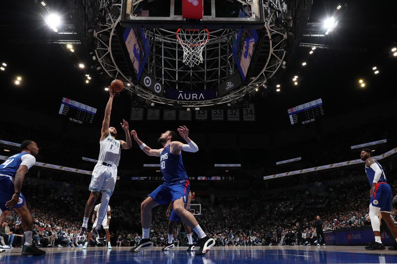 MINNEAPOLIS, MN -  MARCH 3: Kyle Anderson #1 of the Minnesota Timberwolves drives to the basket during the game against the LA Clippers on March 3, 2024 at Target Center in Minneapolis, Minnesota. NOTE TO USER: User expressly acknowledges and agrees that, by downloading and or using this Photograph, user is consenting to the terms and conditions of the Getty Images License Agreement. Mandatory Copyright Notice: Copyright 2024 NBAE (Photo by Jordan Johnson/NBAE via Getty Images)