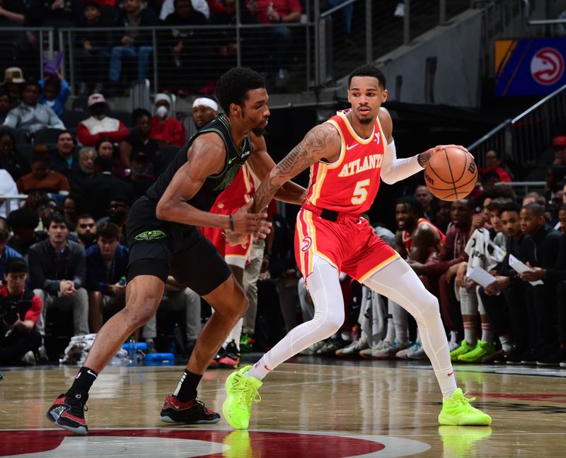 ATLANTA, GA - MARCH 10:Herb Jones #5 of the New Orleans Pelicans plays defense against Dejounte Murray #5 of the Atlanta Hawks on March 10, 2024 at State Farm Arena in Atlanta, Georgia.  NOTE TO USER: User expressly acknowledges and agrees that, by downloading and/or using this Photograph, user is consenting to the terms and conditions of the Getty Images License Agreement. Mandatory Copyright Notice: Copyright 2024 NBAE (Photo by Scott Cunningham/NBAE via Getty Images)