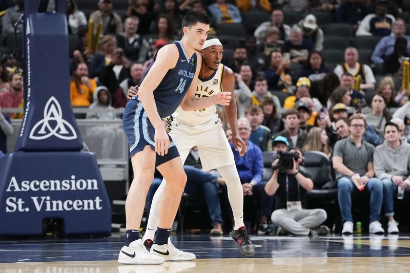 INDIANAPOLIS, INDIANA - OCTOBER 14: Myles Turner #33 of the Indiana Pacers guards against Zach Edey #14 of the Memphis Grizzlies in the first quarter during a preseason game at Gainbridge Fieldhouse on October 14, 2024 in Indianapolis, Indiana. NOTE TO USER: User expressly acknowledges and agrees that, by downloading and or using this photograph, User is consenting to the terms and conditions of the Getty Images License Agreement. (Photo by Dylan Buell/Getty Images)