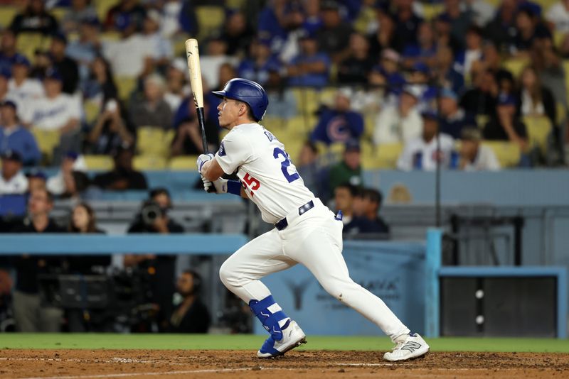 Sep 11, 2024; Los Angeles, California, USA;  Los Angeles Dodgers center fielder Tommy Edman (25) hits a 2-run home run during the eighth inning against the Chicago Cubs at Dodger Stadium. Mandatory Credit: Kiyoshi Mio-Imagn Images