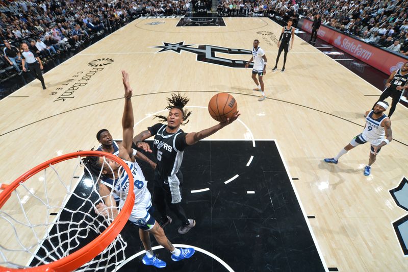 SAN ANTONIO, TX - NOVEMBER 2: Stephon Castle #5 of the San Antonio Spurs drives to the basket during the game against the Minnesota Timberwolves on November 2, 2024 at the Frost Bank Center in San Antonio, Texas. NOTE TO USER: User expressly acknowledges and agrees that, by downloading and or using this photograph, user is consenting to the terms and conditions of the Getty Images License Agreement. Mandatory Copyright Notice: Copyright 2024 NBAE (Photos by Michael Gonzales/NBAE via Getty Images)