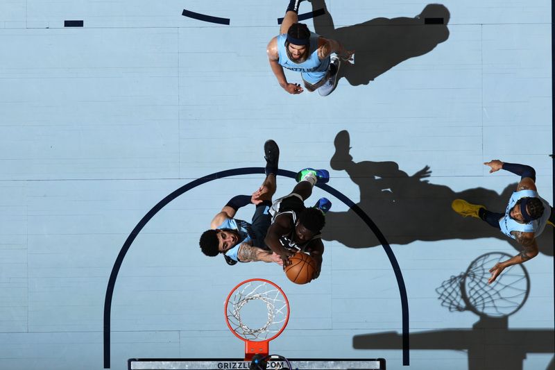 MEMPHIS, TN - APRIL 9: Sidy Cissoko #25 of the San Antonio Spurs dunks the ball during the game against the Memphis Grizzlies on April 9, 2024 at FedExForum in Memphis, Tennessee. NOTE TO USER: User expressly acknowledges and agrees that, by downloading and or using this photograph, User is consenting to the terms and conditions of the Getty Images License Agreement. Mandatory Copyright Notice: Copyright 2024 NBAE (Photo by Joe Murphy/NBAE via Getty Images)