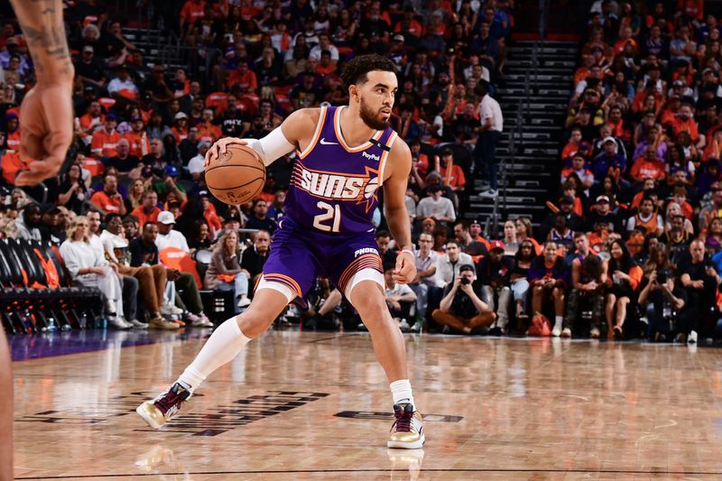 PHOENIX, AZ - OCTOBER  26: Tyus Jones #21 of the Phoenix Suns dribbles the ball during the game against the Dallas Mavericks on October 26, 2024 at Footprint Center in Phoenix, Arizona. NOTE TO USER: User expressly acknowledges and agrees that, by downloading and or using this photograph, user is consenting to the terms and conditions of the Getty Images License Agreement. Mandatory Copyright Notice: Copyright 2024 NBAE (Photo by Kate Frese/NBAE via Getty Images)