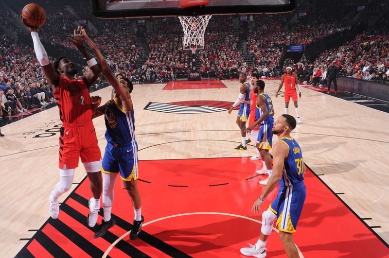 PORTLAND, OR - OCTOBER 23: Deandre Ayton #2 of the Portland Trail Blazers shoots the ball during the game against the Golden State Warriors on October 23, 2024 at the Moda Center Arena in Portland, Oregon. NOTE TO USER: User expressly acknowledges and agrees that, by downloading and or using this photograph, user is consenting to the terms and conditions of the Getty Images License Agreement. Mandatory Copyright Notice: Copyright 2024 NBAE (Photo by Cameron Browne/NBAE via Getty Images)