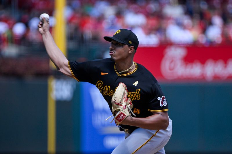 Sep 3, 2023; St. Louis, Missouri, USA;  Pittsburgh Pirates starting pitcher Johan Oviedo (24) pitches against the St. Louis Cardinals during the first inning at Busch Stadium. Mandatory Credit: Jeff Curry-USA TODAY Sports