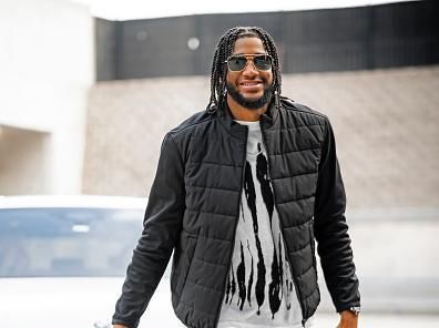 OKLAHOMA CITY, OK - DECEMBER 27: Isaiah Joe #11 of the Oklahoma City Thunder arrives to the arena before the game against the New York Knicks on December 27, 2023 at Paycom Arena in Oklahoma City, Oklahoma. NOTE TO USER: User expressly acknowledges and agrees that, by downloading and or using this photograph, User is consenting to the terms and conditions of the Getty Images License Agreement. Mandatory Copyright Notice: Copyright 2023 NBAE (Photo by Zach Beeker/NBAE via Getty Images)