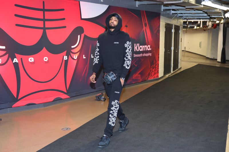 CHICAGO, IL - FEBRUARY 26: Derrick Jones Jr. #5 of the Chicago Bulls arrives to the arena before the game against the Washington Wizards on February 26, 2023 at United Center in Chicago, Illinois. NOTE TO USER: User expressly acknowledges and agrees that, by downloading and or using this photograph, User is consenting to the terms and conditions of the Getty Images License Agreement. Mandatory Copyright Notice: Copyright 2023 NBAE (Photo by Jeff Haynes/NBAE via Getty Images)