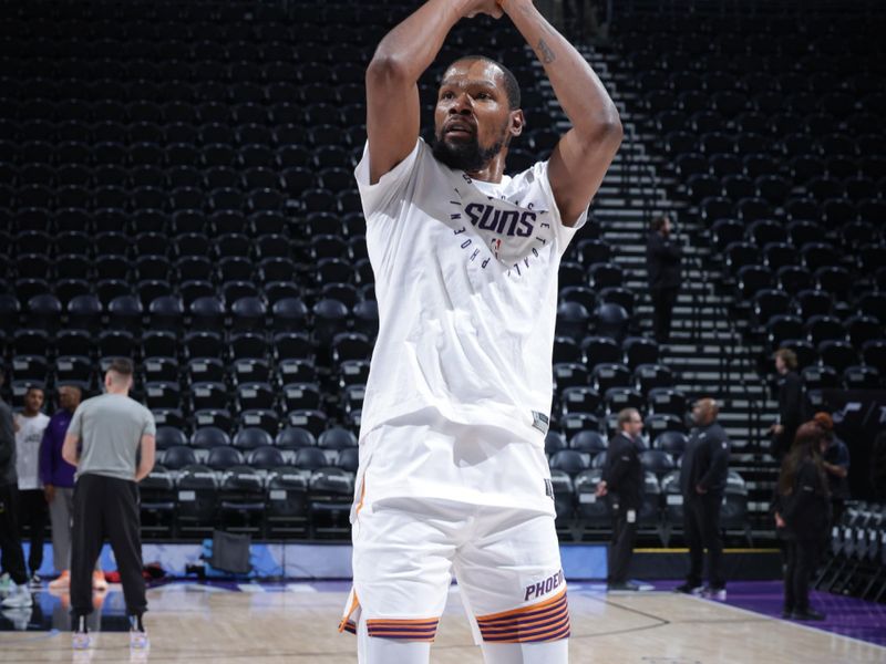 SALT LAKE CITY, UT - DECEMBER 13:  Kevin Durant #35 of the Phoenix Suns warms up before the game against the Utah Jazz during a regular season game on December 13, 2024 at Delta Center in Salt Lake City, Utah. NOTE TO USER: User expressly acknowledges and agrees that, by downloading and or using this Photograph, User is consenting to the terms and conditions of the Getty Images License Agreement. Mandatory Copyright Notice: Copyright 2024 NBAE (Photo by Melissa Majchrzak/NBAE via Getty Images)