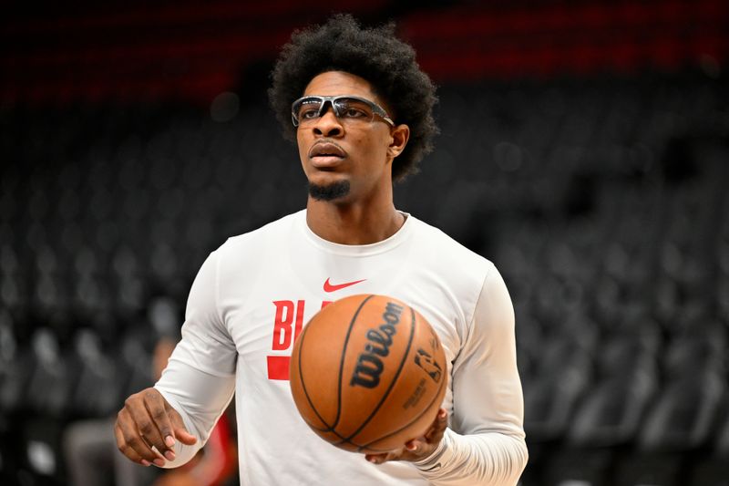 PORTLAND, OREGON - MARCH 23: Scoot Henderson #00 of the Portland Trail Blazers warms up before the game against the LA Clippers at the Moda Center on March 23, 2024 in Portland, Oregon. NOTE TO USER: User expressly acknowledges and agrees that, by downloading and or using this photograph, User is consenting to the terms and conditions of the Getty Images License Agreement. (Photo by Alika Jenner/Getty Images)