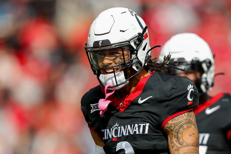 Oct 21, 2023; Cincinnati, Ohio, USA; Cincinnati Bearcats safety Deshawn Pace (3) reacts after a play against the Baylor Bears in the first half at Nippert Stadium. Mandatory Credit: Katie Stratman-USA TODAY Sports