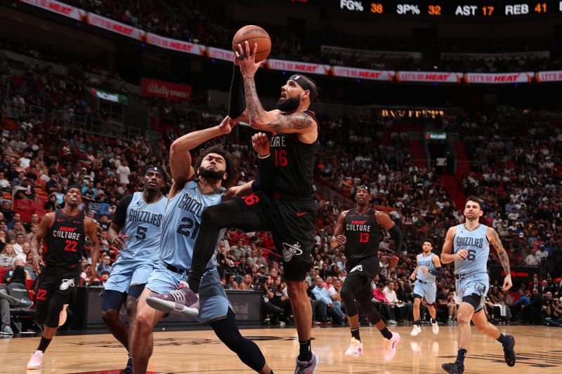 MIAMI, FL - JANUARY 24:  Caleb Martin #16 of the Miami Heat drives to the basket during the game against the Memphis Grizzlies on January 24, 2024 at Kaseya Center in Miami, Florida. NOTE TO USER: User expressly acknowledges and agrees that, by downloading and or using this Photograph, user is consenting to the terms and conditions of the Getty Images License Agreement. Mandatory Copyright Notice: Copyright 2024 NBAE (Photo by Issac Baldizon/NBAE via Getty Images)