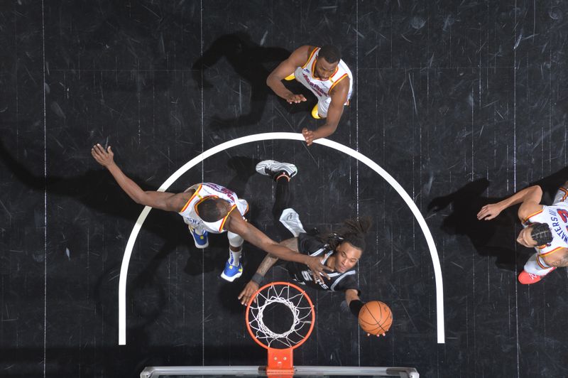 SAN ANTONIO, TX - NOVEMBER 23: Stephon Castle #5 of the San Antonio Spurs drives to the basket during the game against the Golden State Warriors on November 23, 2024 at the Frost Bank Center in San Antonio, Texas. NOTE TO USER: User expressly acknowledges and agrees that, by downloading and or using this photograph, user is consenting to the terms and conditions of the Getty Images License Agreement. Mandatory Copyright Notice: Copyright 2024 NBAE (Photos by Michael Gonzales/NBAE via Getty Images)