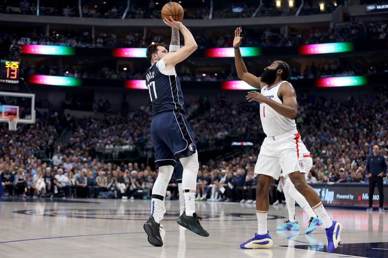 Dallas Mavericks to Challenge LA Clippers in a Thrilling Encounter at American Airlines Center