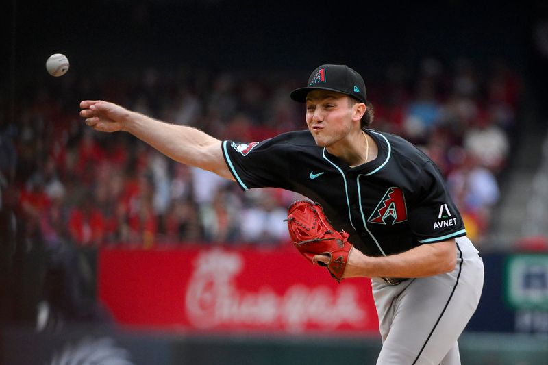 May 25, 2025; St. Louis, Missouri, USA;  Arizona Diamondbacks starting pitcher Brandon Pfaadt (32) pitches against the St. Louis Cardinals during the first inning at Busch Stadium. Mandatory Credit: Jeff Curry-Imagn Images