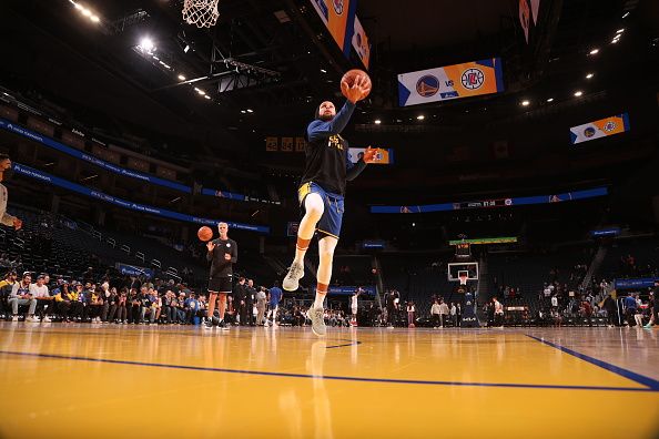 SAN FRANCISCO, CA - NOVEMBER 30: Stephen Curry #30 of the Golden State Warriors warms up before the game against the LA Clippers on November 30, 2023 at Chase Center in San Francisco, California. NOTE TO USER: User expressly acknowledges and agrees that, by downloading and or using this photograph, user is consenting to the terms and conditions of Getty Images License Agreement. Mandatory Copyright Notice: Copyright 2023 NBAE (Photo by Jed Jacobsohn/NBAE via Getty Images)