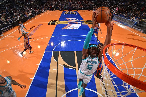 NEW YORK, NY - NOVEMBER 28: Mark Williams #5 of the Charlotte Hornets dunks the ball during the game against the New York Knicks during the In-Season Tournament on November 28, 2023 at Madison Square Garden in New York City, New York.  NOTE TO USER: User expressly acknowledges and agrees that, by downloading and or using this photograph, User is consenting to the terms and conditions of the Getty Images License Agreement. Mandatory Copyright Notice: Copyright 2023 NBAE  (Photo by Jesse D. Garrabrant/NBAE via Getty Images)