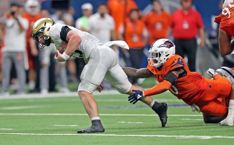 Sep 15, 2023; San Antonio, Texas, USA; Army Black Knights quarterback Bryson Daily (13) carries the ball against the UTSA Roadrunners during the second half at the Alamodome. Mandatory Credit: Danny Wild-USA TODAY Sports