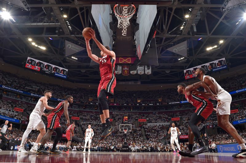 CLEVELAND, OH - APRIL 20: Duncan Robinson #55 of the Miami Heat rebounds the ball during the game against the Cleveland Cavaliers during Round One Game One of the 2025 NBA Playoffs on April 20, 2025 at Rocket Arena in Cleveland, Ohio. NOTE TO USER: User expressly acknowledges and agrees that, by downloading and/or using this Photograph, user is consenting to the terms and conditions of the Getty Images License Agreement. Mandatory Copyright Notice: Copyright 2025 NBAE (Photo by David Liam Kyle/NBAE via Getty Images)