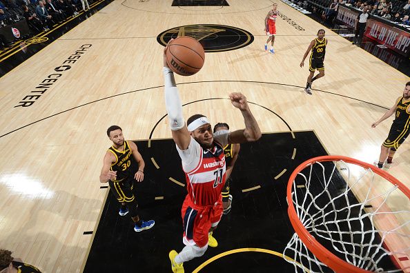 SAN FRANCISCO, CA - DECEMBER 22: Daniel Gafford #21 of the Washington Wizards drives to the basket during the game against the Golden State Warriors on December 22, 2023 at Chase Center in San Francisco, California. NOTE TO USER: User expressly acknowledges and agrees that, by downloading and or using this photograph, user is consenting to the terms and conditions of Getty Images License Agreement. Mandatory Copyright Notice: Copyright 2023 NBAE (Photo by Noah Graham/NBAE via Getty Images)