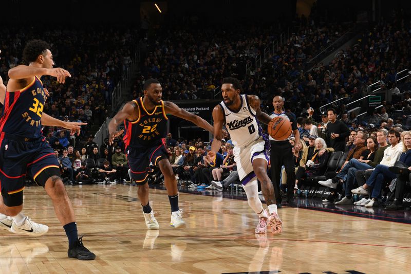 SAN FRANCISCO, CA - JANUARY 5: Malik Monk #0 of the Sacramento Kings handles the ball during the game against the Golden State Warriors on January 5, 2025 at Chase Center in San Francisco, California. NOTE TO USER: User expressly acknowledges and agrees that, by downloading and or using this photograph, user is consenting to the terms and conditions of Getty Images License Agreement. Mandatory Copyright Notice: Copyright 2025 NBAE (Photo by Noah Graham/NBAE via Getty Images)
