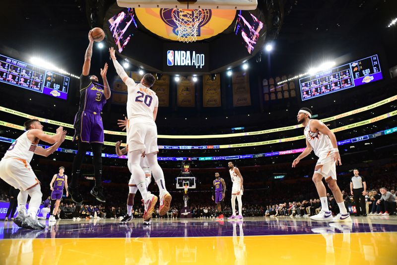 LOS ANGELES, CA - JANUARY 11: Anthony Davis #3 of the Los Angeles Lakers shoots the ball during the game against the Phoenix Suns on January 11, 2024 at Crypto.Com Arena in Los Angeles, California. NOTE TO USER: User expressly acknowledges and agrees that, by downloading and/or using this Photograph, user is consenting to the terms and conditions of the Getty Images License Agreement. Mandatory Copyright Notice: Copyright 2024 NBAE (Photo by Adam Pantozzi/NBAE via Getty Images)