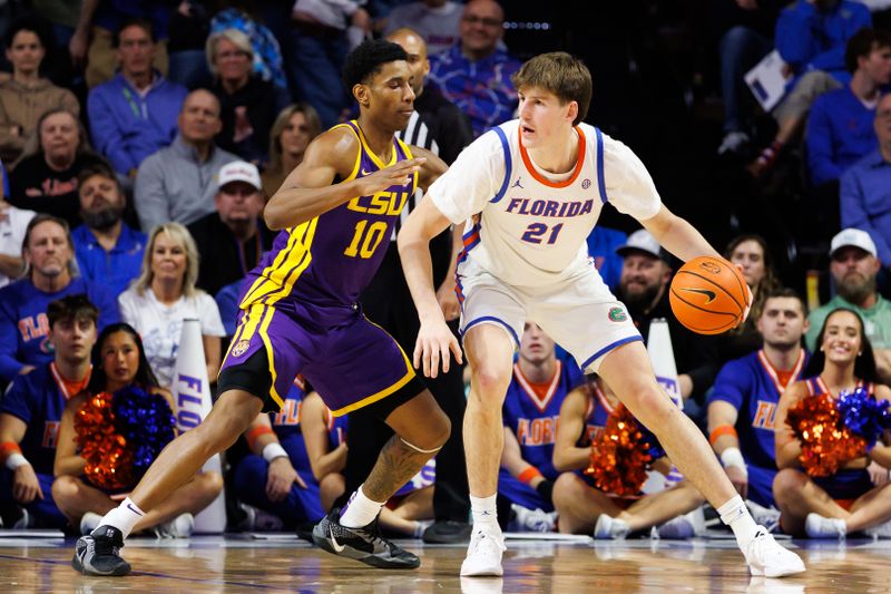 Jan 20, 2026; Gainesville, Florida, USA; Florida Gators forward Alex Condon (21) posts up against Louisiana State Tigers forward Marquel Sutton (10) during the first half at Exactech Arena at the Stephen C. O'Connell Center. Mandatory Credit: Matt Pendleton-Imagn Images