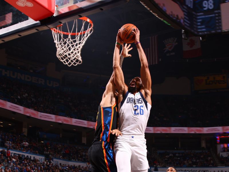 OKLAHOMA CITY, OK - NOVEMBER 17: Spencer Dinwiddie #26 of the Dallas Mavericks drives to the basket during the game against the Oklahoma City Thunder on November 17, 2024 at Paycom Center in Oklahoma City, Oklahoma. NOTE TO USER: User expressly acknowledges and agrees that, by downloading and or using this photograph, User is consenting to the terms and conditions of the Getty Images License Agreement. Mandatory Copyright Notice: Copyright 2024 NBAE (Photo by Zach Beeker/NBAE via Getty Images)