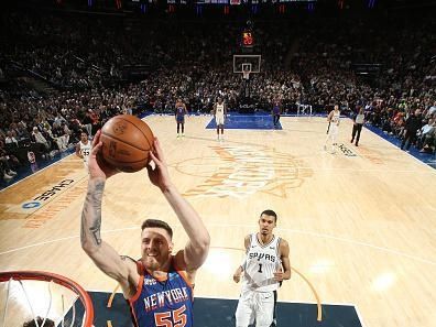 NEW YORK, NY - NOVEMBER 8: Isaiah Hartenstein #55 of the New York Knicks drives to the basket during the game against the San Antonio Spurs on Novmeber 8, 2023 at Madison Square Garden in New York City, New York.  NOTE TO USER: User expressly acknowledges and agrees that, by downloading and or using this photograph, User is consenting to the terms and conditions of the Getty Images License Agreement. Mandatory Copyright Notice: Copyright 2023 NBAE  (Photo by Nathaniel S. Butler/NBAE via Getty Images)