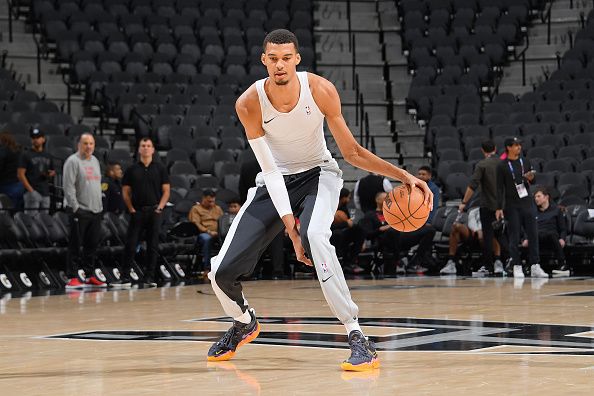 San Antonio Spurs Outshine Memphis Grizzlies in Frost Bank Center Duel