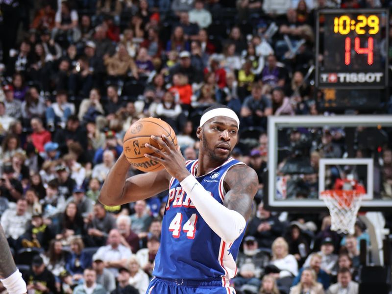 SALT LAKE CITY, UT - FEBRUARY 1: Paul Reed #44 of the Philadelphia 76ers handles the ball during the game against the Utah Jazz on February 1, 2024 at Delta Center in Salt Lake City, Utah. NOTE TO USER: User expressly acknowledges and agrees that, by downloading and or using this Photograph, User is consenting to the terms and conditions of the Getty Images License Agreement. Mandatory Copyright Notice: Copyright 2024 NBAE (Photo by Melissa Majchrzak/NBAE via Getty Images)