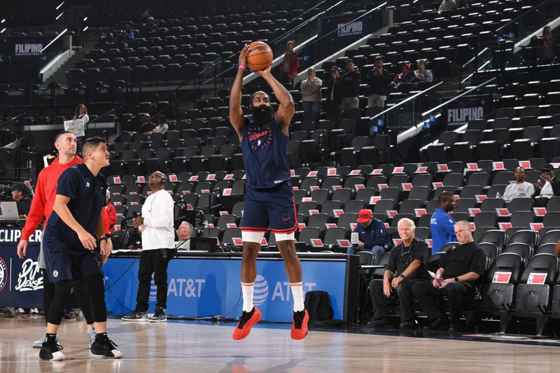 INGLEWOOD, CA - NOVEMBER 9: James Harden #1 of the LA Clippers warms up before the game against the Toronto Raptors on November 9, 2024 at Intuit Dome in Los Angeles, California. NOTE TO USER: User expressly acknowledges and agrees that, by downloading and/or using this Photograph, user is consenting to the terms and conditions of the Getty Images License Agreement. Mandatory Copyright Notice: Copyright 2024 NBAE (Photo by Noah Graham/NBAE via Getty Images)