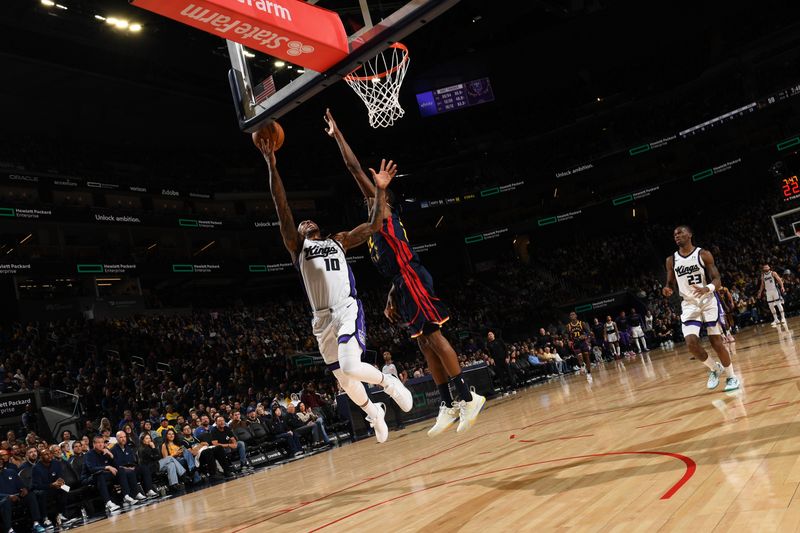 SAN FRANCISCO, CA - JANUARY 5:  DeMar DeRozan #10 of the Sacramento Kings drives to the basket during the game against the Golden State Warriors on January 5, 2025 at Chase Center in San Francisco, California. NOTE TO USER: User expressly acknowledges and agrees that, by downloading and or using this photograph, user is consenting to the terms and conditions of Getty Images License Agreement. Mandatory Copyright Notice: Copyright 2025 NBAE (Photo by Noah Graham/NBAE via Getty Images)